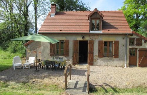 Isenay Maison | Holiday Home in Isenay near Lake and Forest