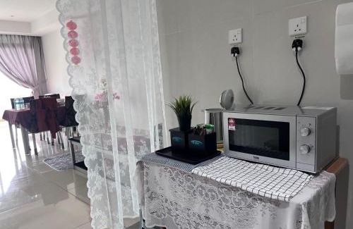 Taman Century Appartement | Holiday Home in KSL , 2 Bdrm 2 Bthrm Wifi 4 pax