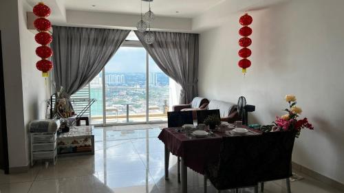 Taman Century Appartement | Holiday Home in KSL , 2 Bdrm 2 Bthrm Wifi 4 pax