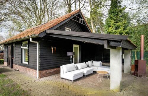 Leende Maison | Holiday Home in Leende with Hot Tub & Garden