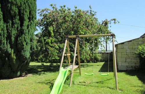 Lerne Maison | Holiday Home in Lerné with Garden