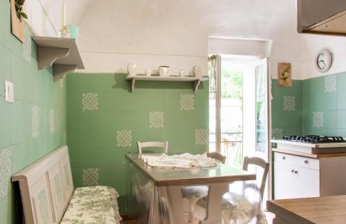 Calizzano Maison | Holiday Home in Liguria near Barbottina Forest