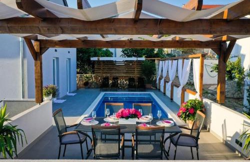 Maslenica Maison | Holiday Home in Maslenica with Sea View