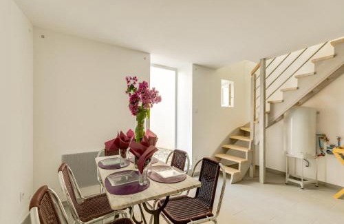 Montouliers Maison | Holiday Home in Montouliers near Nature Reserve