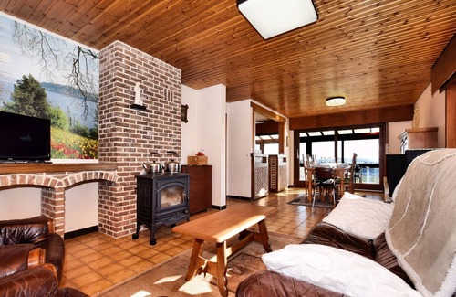 Nadrin Maison | Maison de vacances א Nadrin avec terrasse privיe