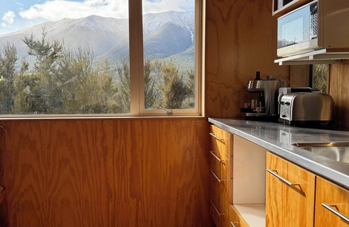 St. Arnaud Maison | Holiday Home in Nelson Lakes- a peaceful bushy retreat in St Arnaud.