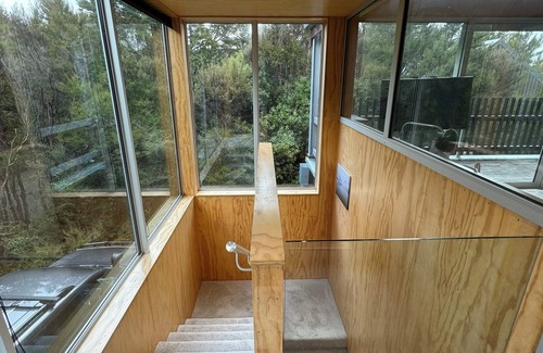 St. Arnaud Maison | Holiday Home in Nelson Lakes- a peaceful bushy retreat in St Arnaud.