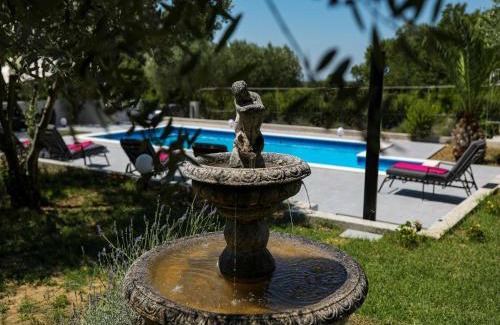 Lovinac Maison | Holiday Home in Policnik with Private Pool
