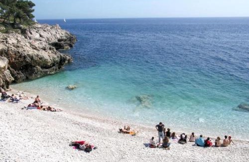 Lovinac Maison | Holiday Home in Policnik with Private Pool
