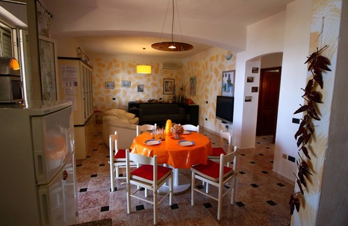 Santa Maria Maison | Maison de vacances confortable à Ricadi près de la mer