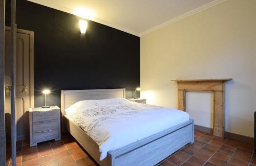 Commanster Maison | Holiday Home in Rogery with Sauna