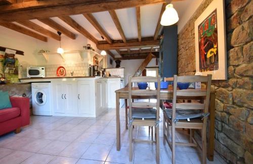 Saizy Maison | Holiday Home in Saizy with Stargazing Garden