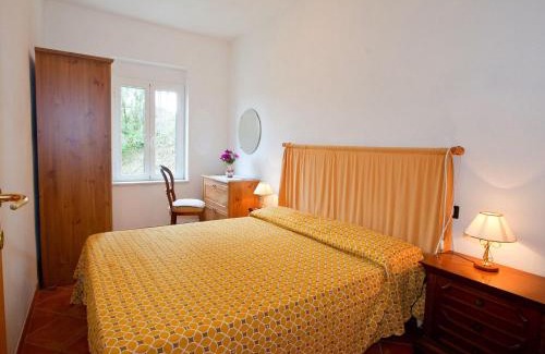 Sesta Godano Maison | Holiday Home in Sesta Godano near Lake