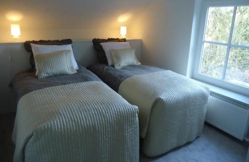 Spijk Maison | Holiday Home in Spijk with Meadow Views, cleaning included