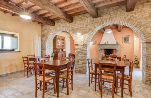Urbania Maison | Holiday Home in Urbania with Hill Views