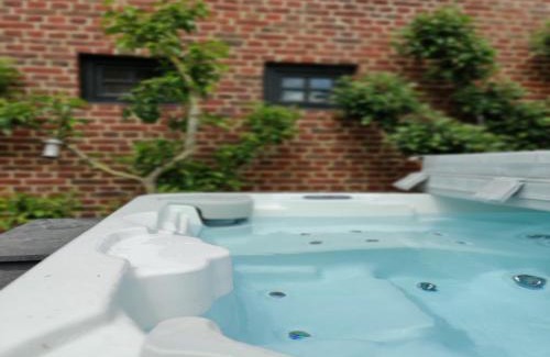 Pittem Maison | Holiday home in West Flanders with garden and bubble bath