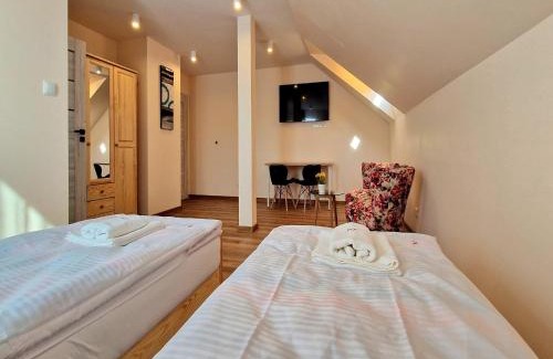 gmina Iwierzyce Maison | Holiday Home in Wi niowa with Pool and Forest