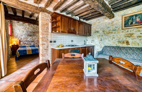 Giano dell'Umbria Autre | Maison de vacances 'Casale Storico XVII Sec - Rosa' avec vue sur la montagne et piscine partagée