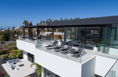 Costa Adeje Villa | Maison de vacances 'Karat Villa Macaronesia' avec vue sur la mer, piscine, jardin et Wi-Fi.