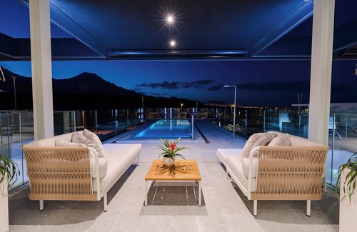 Costa Adeje Villa | Maison de vacances 'Karat Villa Macaronesia' avec vue sur la mer, piscine, jardin et Wi-Fi.