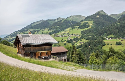 Raggal Maison | Maison de vacances "Knusperhäuschen Höfen-Hüsle" avec vue sur les montagnes