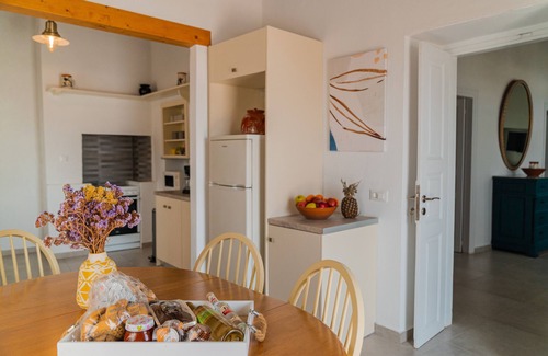 Apollonia Maison | Maison de vacances 'Komis Mansion Exambela' avec terrasse privée, Wi-Fi et climatisation