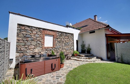 Ctetin Maison | Maison de vacances Kvitek - maison de vacances avec piscine intérieure et grande salle de jeux