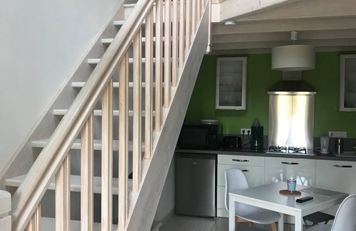 Saint-Crepin Maison | Holiday Home 'L'abricotier' with Shared Pool, Wi-Fi and Air Conditioning