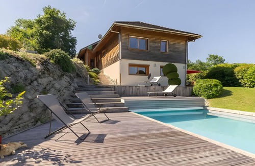 Challes-les-Eaux Maison | Maison de vacances 'Le Gypaete' avec vue sur les montagnes, piscine privée et Wi-Fi