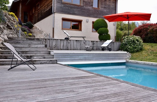Challes-les-Eaux Maison | Maison de vacances 'Le Gypaete' avec vue sur les montagnes, piscine privée et Wi-Fi