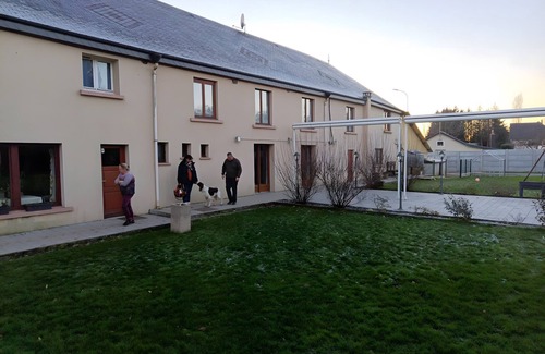 Maubert-Fontaine Maison | Holiday Home 'Le Repos Du Lièvre' with Private Terrace, Private Garden and Wi-Fi