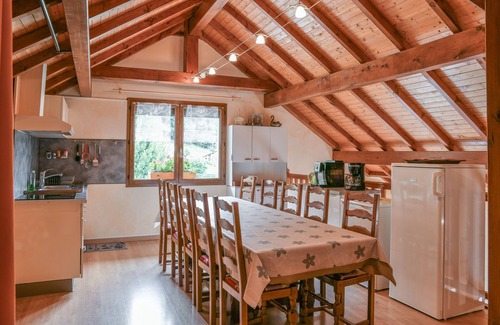 Yenne Maison | Maison de vacances 'L'orée Du Bois' avec vue sur les montagnes, Wi-Fi et climatisation