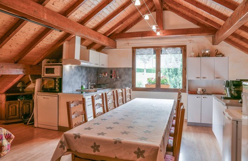 Yenne Maison | Maison de vacances 'L'orée Du Bois' avec vue sur les montagnes, Wi-Fi et climatisation