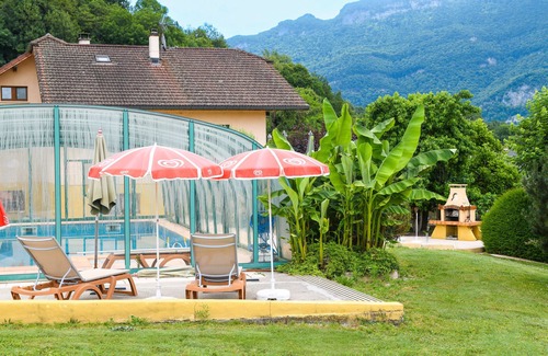 Yenne Maison | Maison de vacances 'L'orée Du Bois' avec vue sur les montagnes, Wi-Fi et climatisation