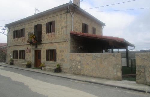 Hoyos del Espino Maison | Holiday Home La Asomailla