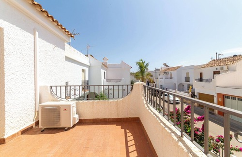 Nijar Maison | Maison de vacances 'La Buganvilla' avec terrasse privée, jardin privé et climatisation