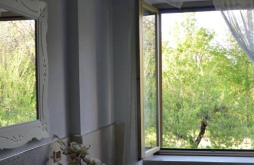 Collesanto Maison | Holiday Home 'La Casa Di Lupin A Perugia' with Shared Terrace and Wi-Fi