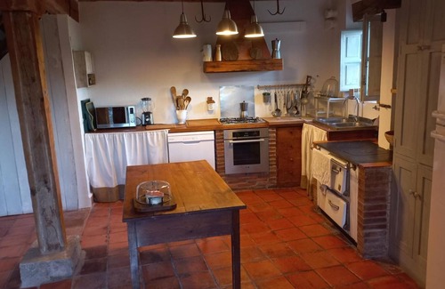 Requijada Maison | Holiday Home 'La Casa Del Herrero' with Mountain View, Private Garden and Wi-Fi