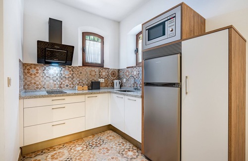 Durcal Appartement | Holiday Home 'La Cascada' with Shared Pool, Shared Garden, Terrace & Wi-Fi