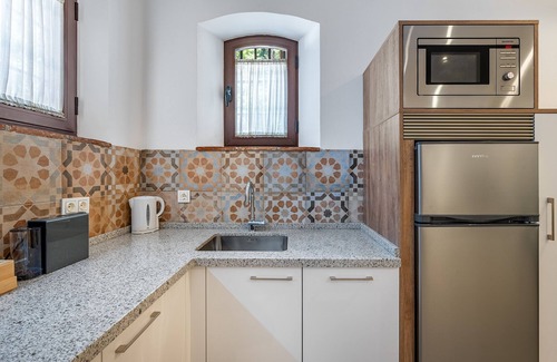 Durcal Appartement | Holiday Home 'La Cascada' with Shared Pool, Shared Garden, Terrace & Wi-Fi