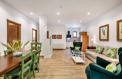 Durcal Appartement | Holiday Home 'La Cascada' with Shared Pool, Shared Garden, Terrace & Wi-Fi