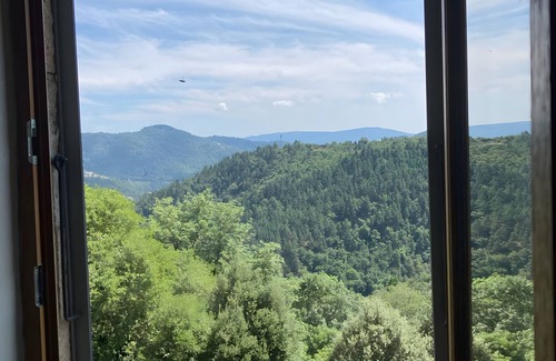 Beauvene Maison | Holiday Home 'La Casita' with Mountain View, Private Terrace and Wi-Fi