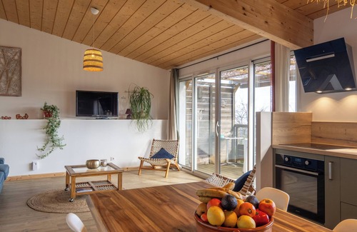 Salazac Maison | Maison de vacances 'La Chant Des Tongs - La Canopée' avec vue montagne, Wi-Fi et climatisation