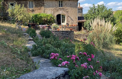 Saint-Izaire Maison | Maison de vacances 'La Grande Combe' avec vue sur les montagnes et piscine
