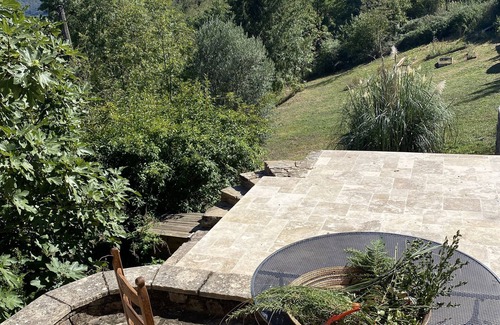 Saint-Izaire Maison | Maison de vacances 'La Grande Combe' avec vue sur les montagnes et piscine