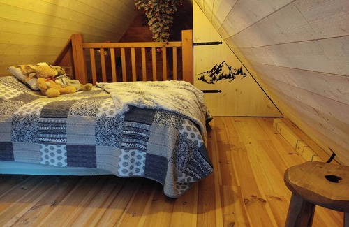 Saint-Lary Maison | Holiday Home 'La Grange De L'ours' with Mountain View, Private Terrace and Wi-Fi