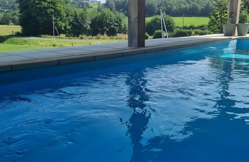 Janaillat Maison | Holiday Home 'La Grande Maison De Janaillat' with Private Terrace, Private Garden and Wi-Fi