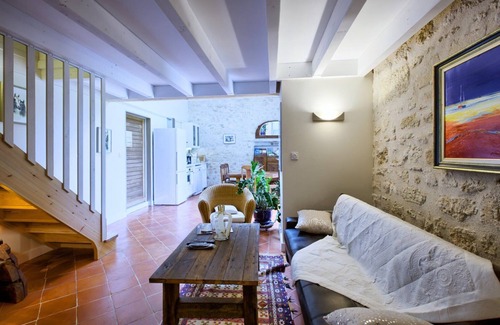 Verac Maison | Holiday Home 'La Grange D'Oustaud' with Private Pool, Private Terrace and Wi-Fi