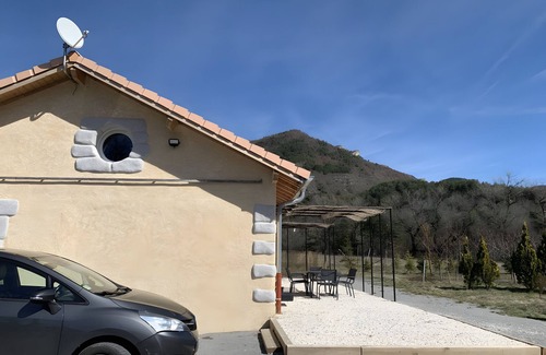 Le Saix Maison | Holiday Home 'La Grange Des Pépinières' with Mountain View and Wi-Fi