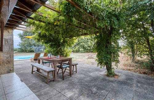 Champagnolles Maison | Maison de Vacances 'La Musardière' avec Piscine Privée, Terrasse Privée et Wi-Fi